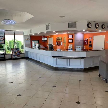 Howard Johnson By Wyndham Reseda Hotel & Suites ロサンゼルス エクステリア 写真