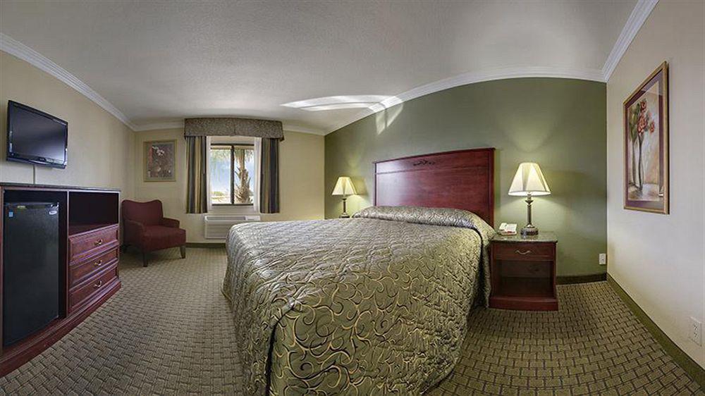 Howard Johnson By Wyndham Reseda Hotel & Suites ロサンゼルス エクステリア 写真