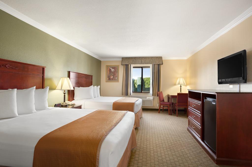 Howard Johnson By Wyndham Reseda Hotel & Suites ロサンゼルス 部屋 写真