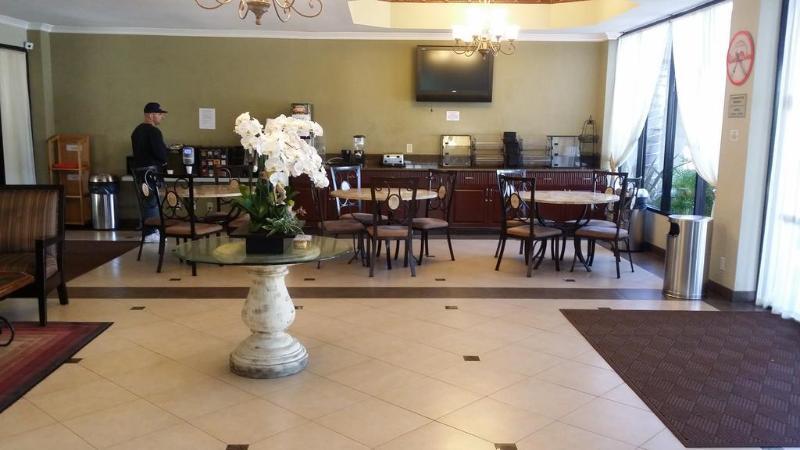 Howard Johnson By Wyndham Reseda Hotel & Suites ロサンゼルス エクステリア 写真