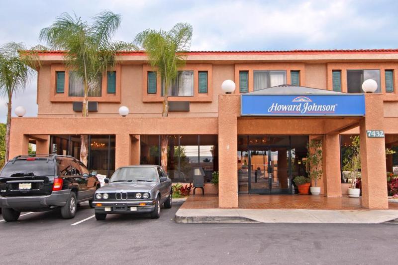 Howard Johnson By Wyndham Reseda Hotel & Suites ロサンゼルス エクステリア 写真