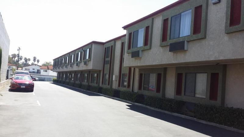 Howard Johnson By Wyndham Reseda Hotel & Suites ロサンゼルス エクステリア 写真