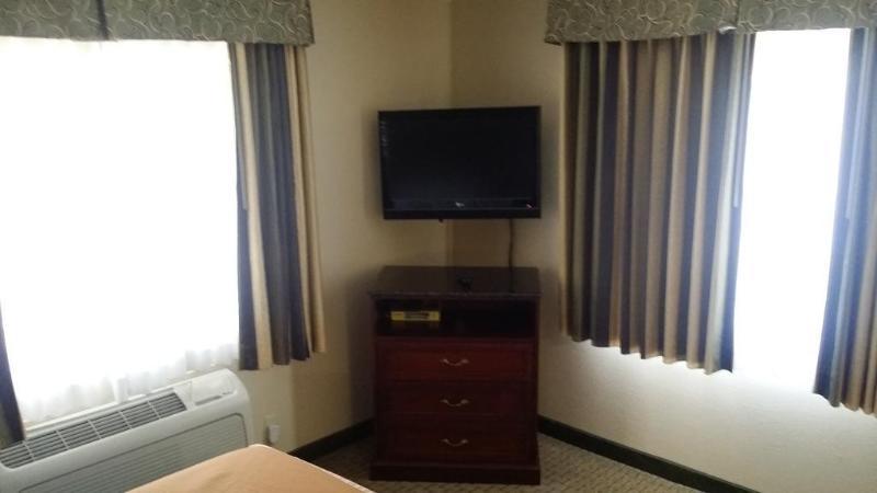 Howard Johnson By Wyndham Reseda Hotel & Suites ロサンゼルス エクステリア 写真