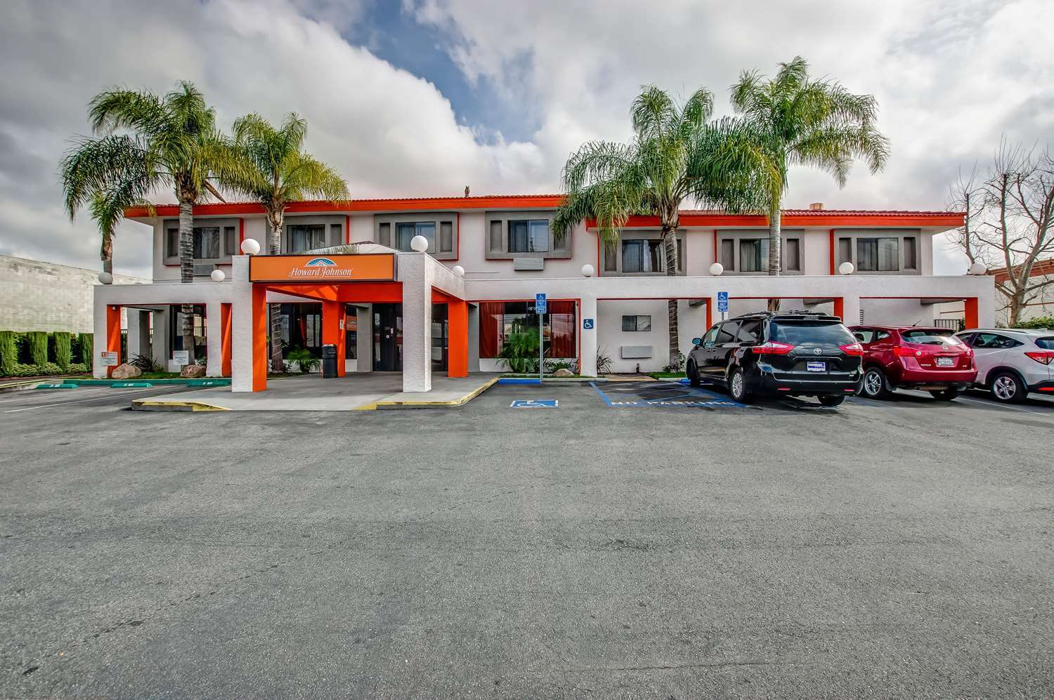 Howard Johnson By Wyndham Reseda Hotel & Suites ロサンゼルス エクステリア 写真