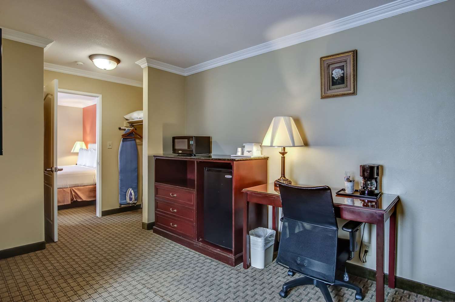 Howard Johnson By Wyndham Reseda Hotel & Suites ロサンゼルス エクステリア 写真