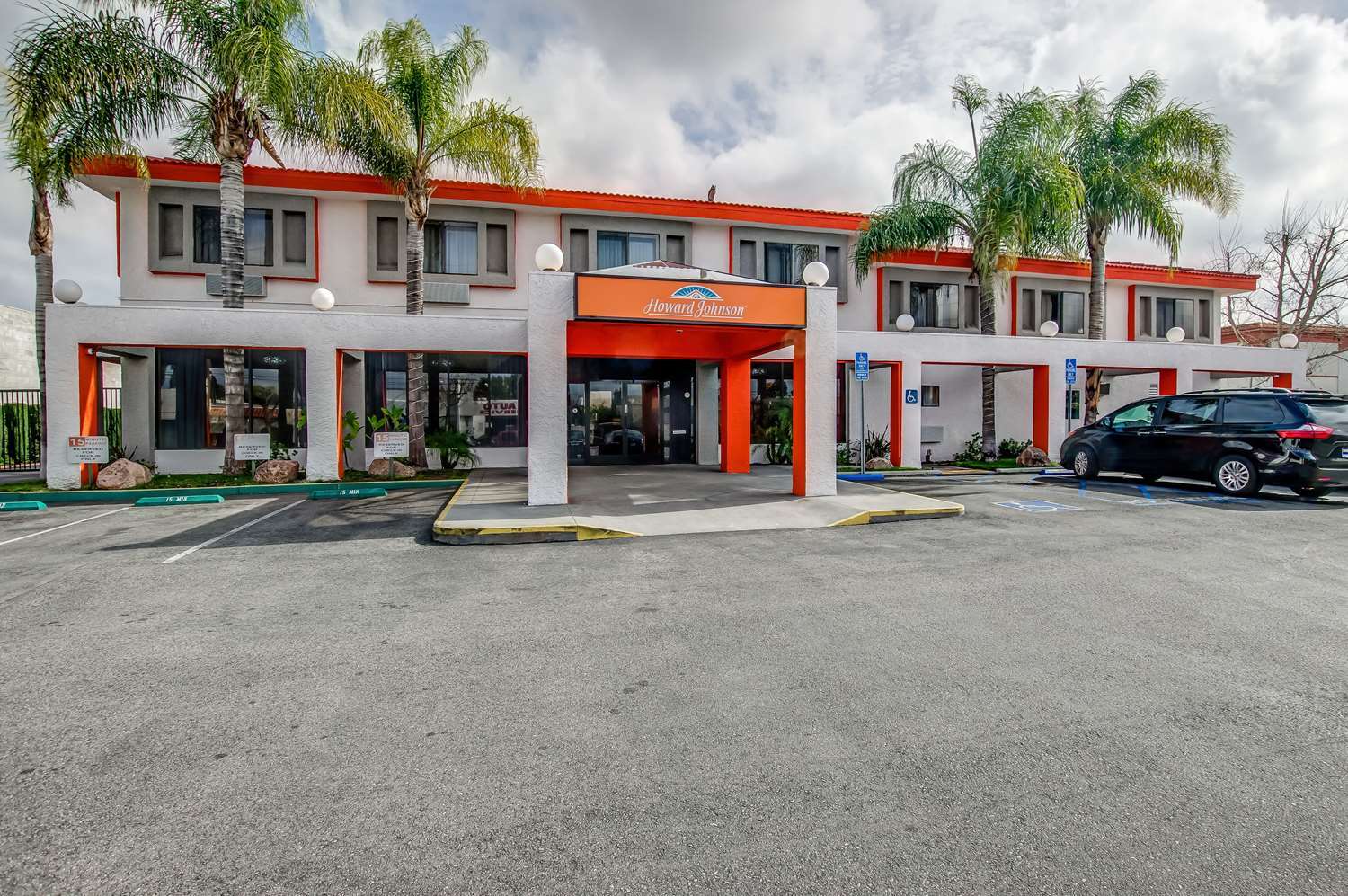 Howard Johnson By Wyndham Reseda Hotel & Suites ロサンゼルス エクステリア 写真