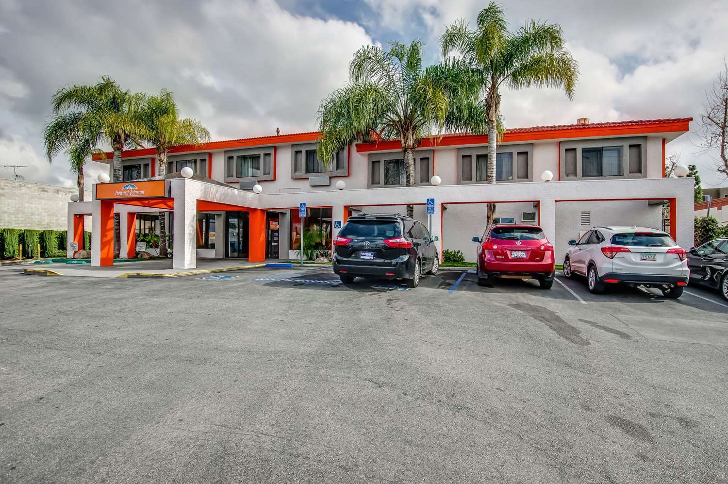 Howard Johnson By Wyndham Reseda Hotel & Suites ロサンゼルス エクステリア 写真